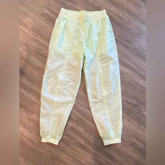 Fabletics mesh top and windbreaker pants - Picture 6 of 8